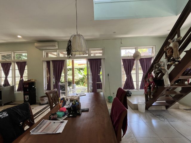 Living room with furniture and a timber ceiling at Villa Gloria